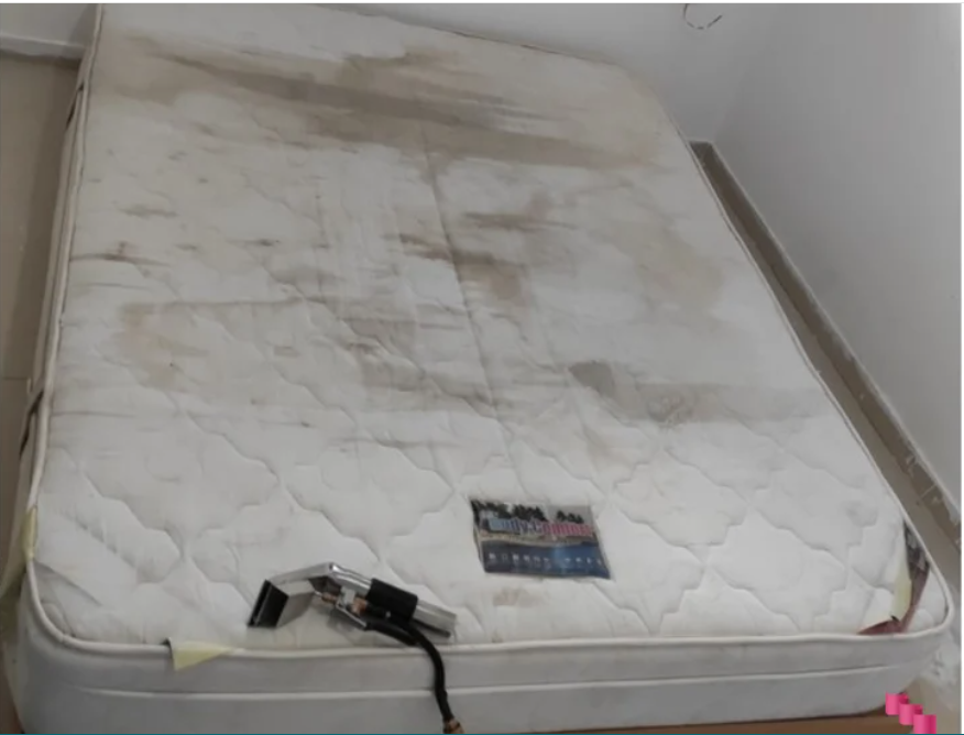 Avant nettoyage - Matelas - Désodorisation et nettoyage