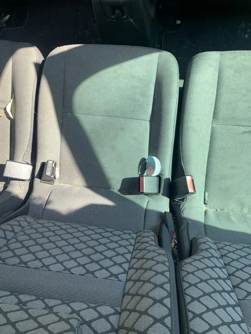 Banquette arrière de voiture, avant nettoyage à domicile